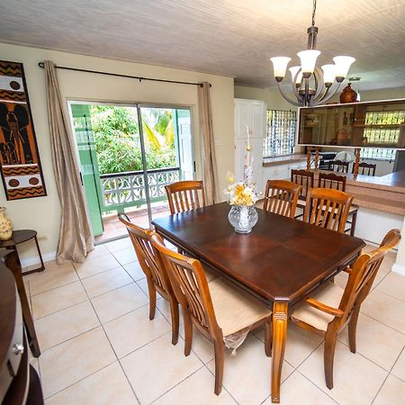 Spacious 3-Bedroom Home - Regency Park Bridgetown Luaran gambar