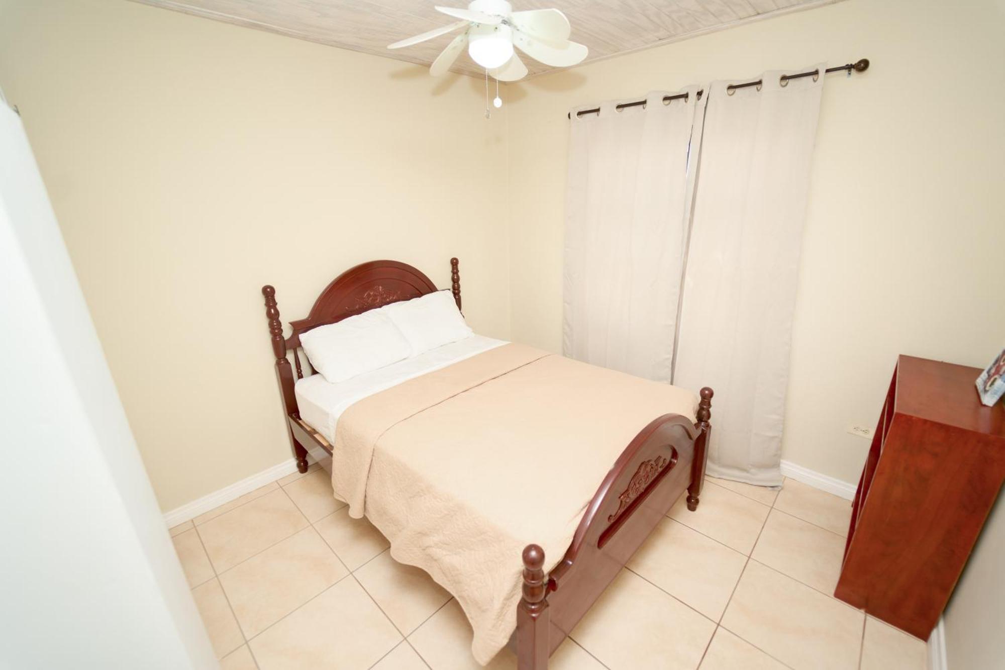 Spacious 3-Bedroom Home - Regency Park Bridgetown Luaran gambar