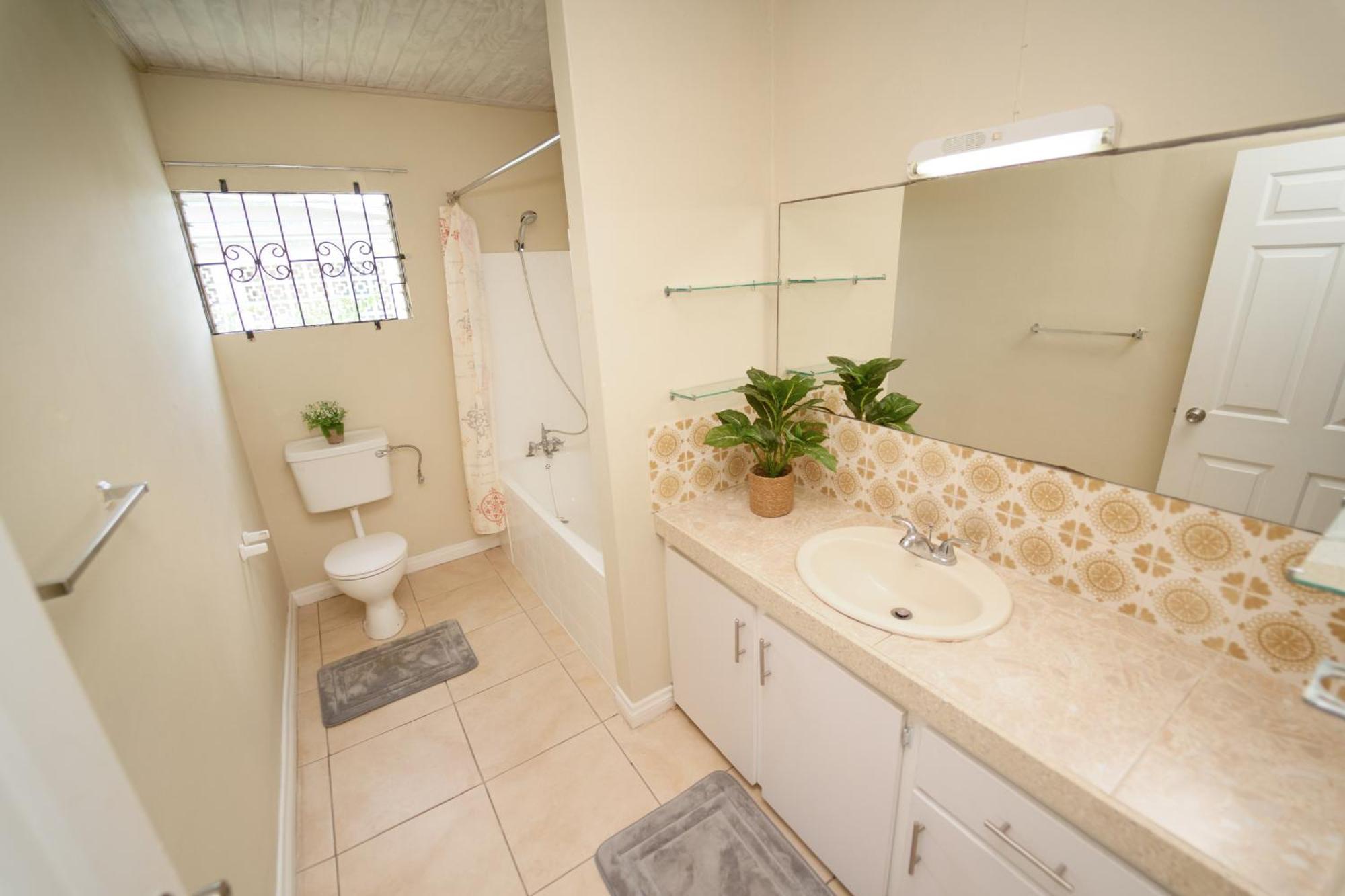 Spacious 3-Bedroom Home - Regency Park Bridgetown Luaran gambar
