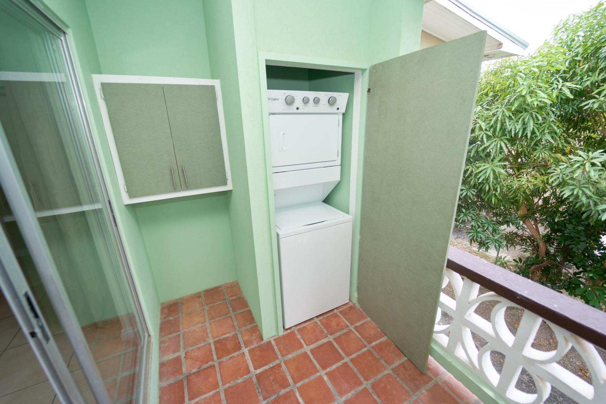 Spacious 3-Bedroom Home - Regency Park Bridgetown Luaran gambar